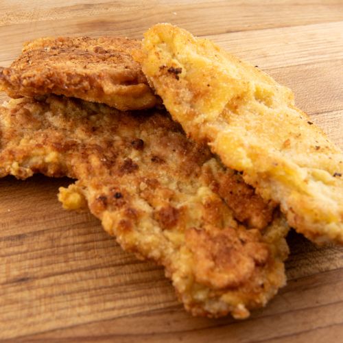 Porc schnitzel croustillant préparé à la manière européenne