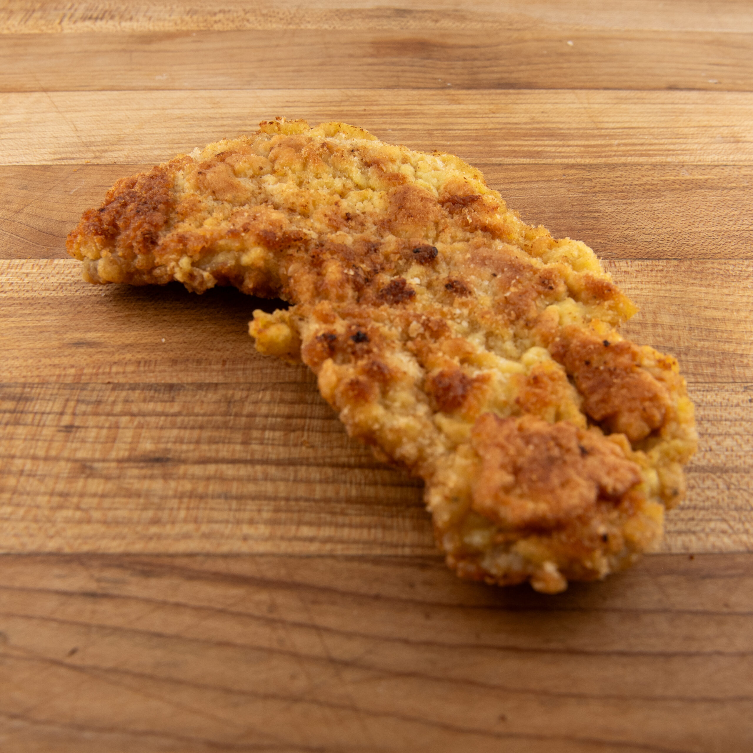 Porc schnitzel croustillant préparé à la manière européenne